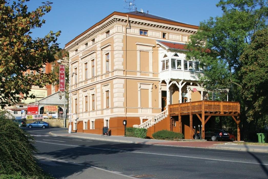 Hotel Mertin Chomutov Exterior foto