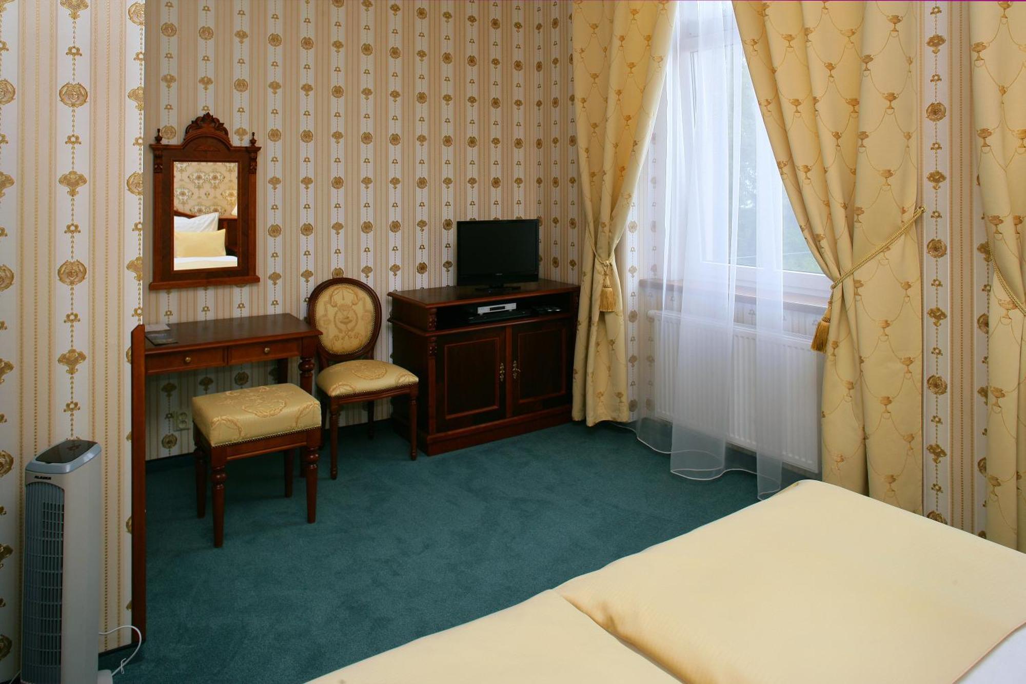 Hotel Mertin Chomutov Exterior foto